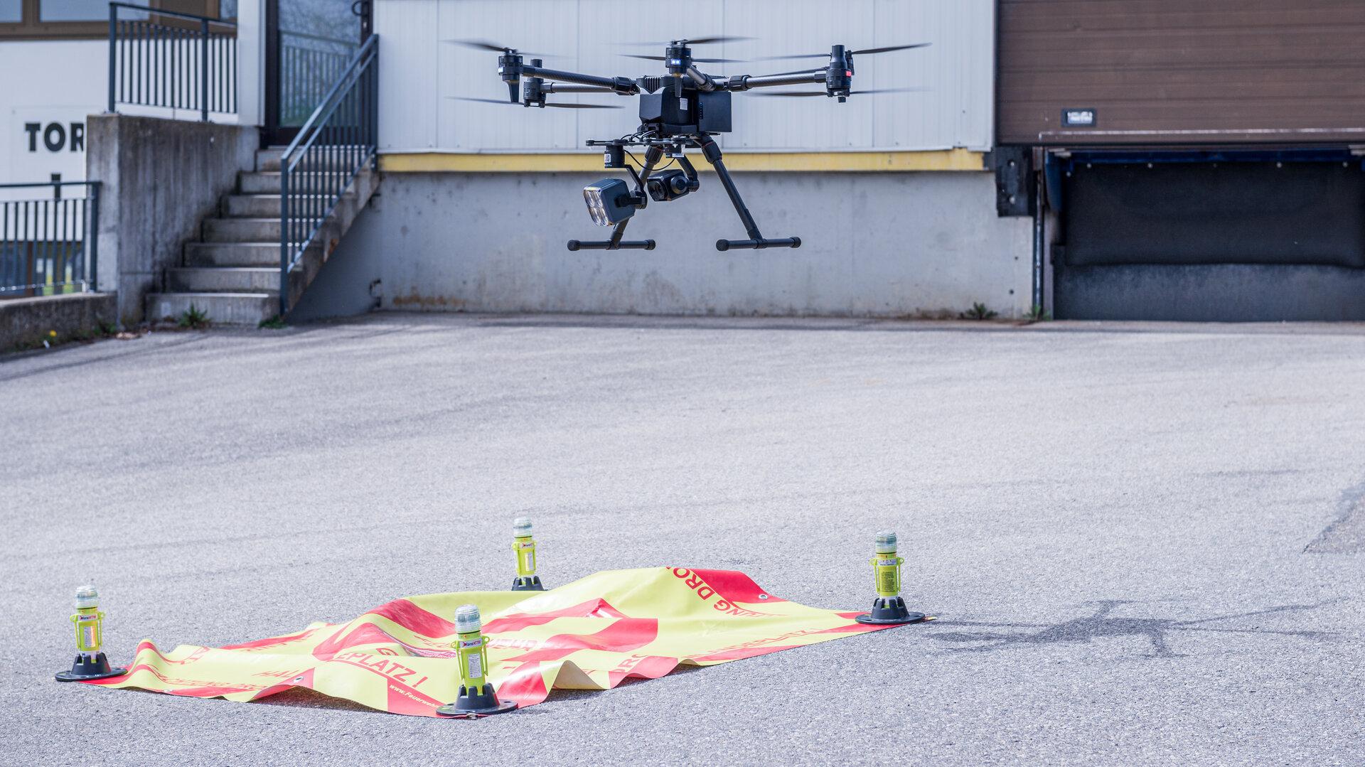 Spendenpaket im Wert von 23.000 EUR übergeben | © MAHA